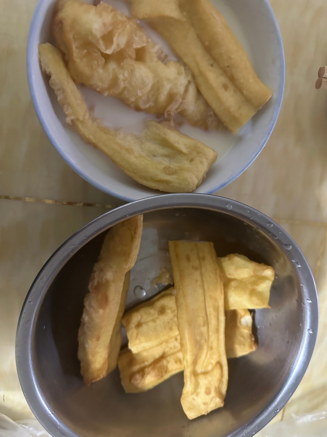 早饭就吃这个👇🏻，豆浆油条，感觉好久不吃了，味道还不错的呢？​​​