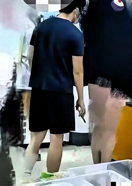 看了南京icon研究生被开除的通报，真的既离谱又惋惜。​​寒窗苦读二十多年，熬
