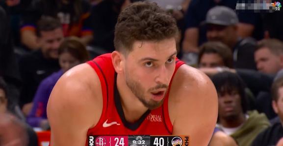 火箭超级中锋申京真是气死人了！在昨天火箭客场挑战太阳的焦点战中，目前双方半场战罢