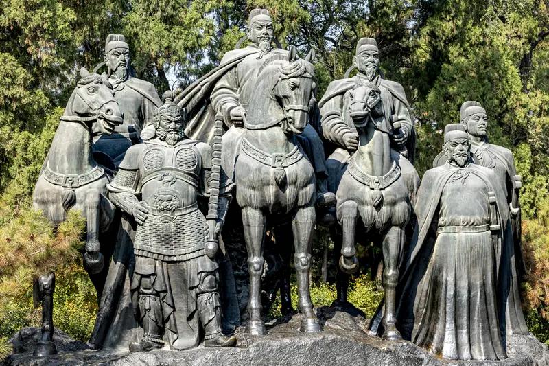 李世民登基后对秦琼挺不错。登基前，秦琼就战功赫赫，李渊对他赏赐丰厚，封其为翼国公