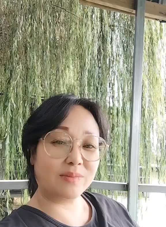 在网上聊骚一般都是钓鱼的，白天聊晚上不聊，那种都是有老公的。晚上聊白天不聊，这种