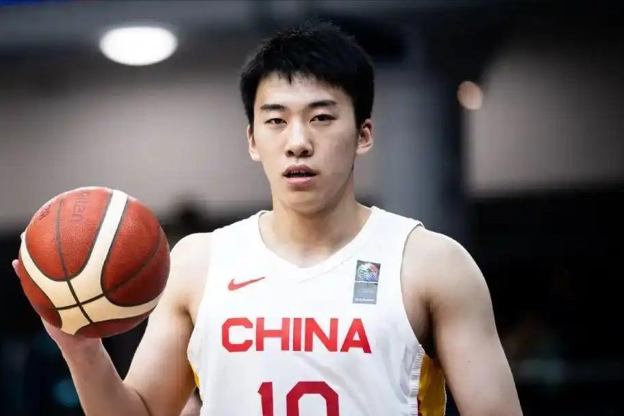不拘一格降人才！新人王俊杰攻防俱佳，老叔郭士强慧眼识人，这是中国男篮未来的答案吗