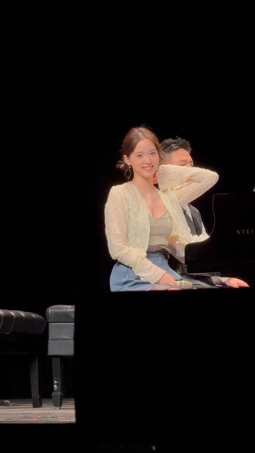 欧阳娜娜长大了都说女大十八变，越变越好看​​​