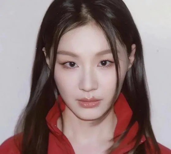 金靖这事儿啊，可给咱女人提了个醒！她和舒奕橙谈恋爱那会儿，婆婆嫌她当演员抛头露面