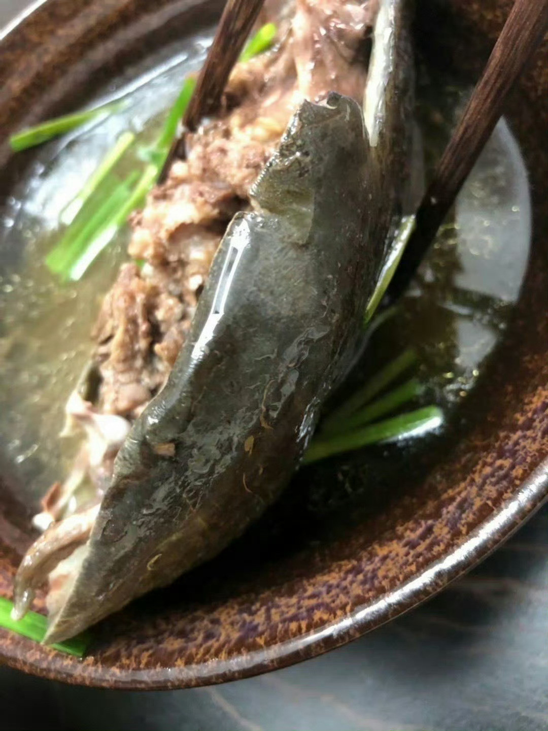 看了几个美食博主的探店视频，忍不住吐槽。对食材的认知可以说连门都
