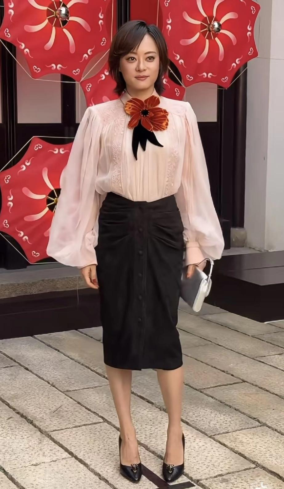 孙俪在华侨天奴晚宴上又踩坑了！所有女生来上课吧！一、娘娘怎么又回归短发了