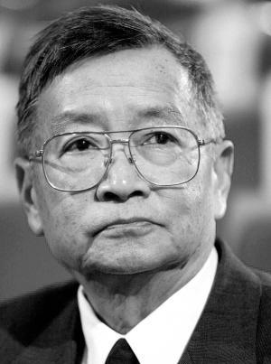 1969年，37岁梁从诫被下放江西劳动，妻子周如枚立刻提离婚，还给儿子改名换姓，
