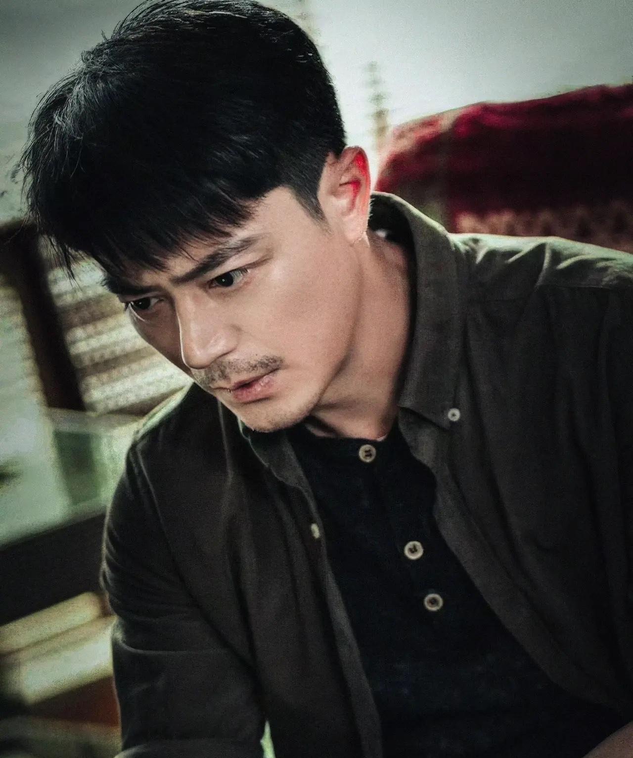 大家发现没有，霍建华，不论演长剧还是演短剧，都有一个共同点，那就是他从来不会