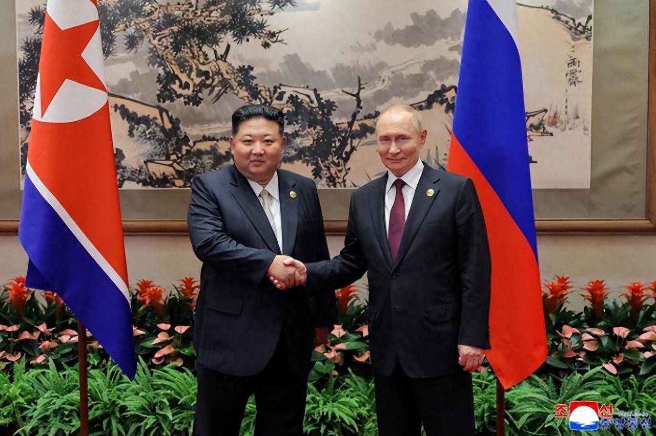 金正恩会晤普京后专座反复擦拭，外媒猜测朝鲜“清除DNA”防泄密。一场在9