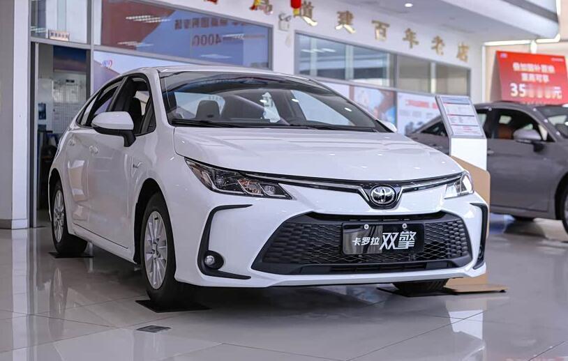 刚去4S店把2026款卡罗拉开了一圈，聊点真实的感受。先说动力。试驾的是1.8