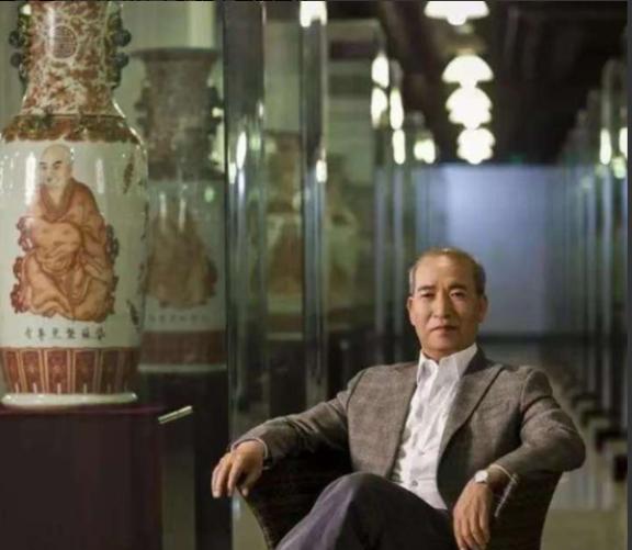 1991年，广东一男子放弃中国国籍后加入了英国国籍，刚到英国时，他靠捡垃圾为生，