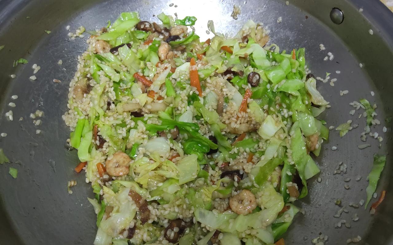 瞧瞧这星期给婆婆煮的咸饭和汤，很美味吧！煮好的咸饭忘了拍照了。婆婆喜爱我煮的咸饭