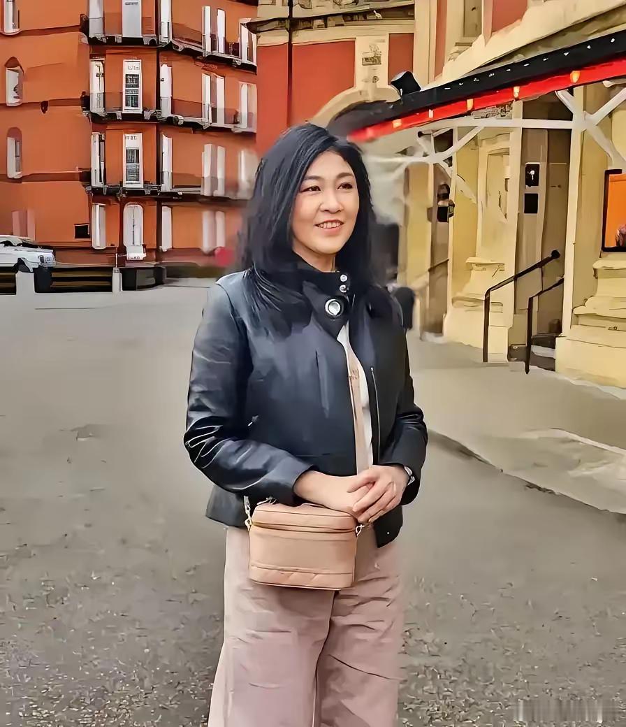 英拉回不了泰国的真正原因曝光：​要她还100.28亿泰铢（约22亿元人民币）英拉