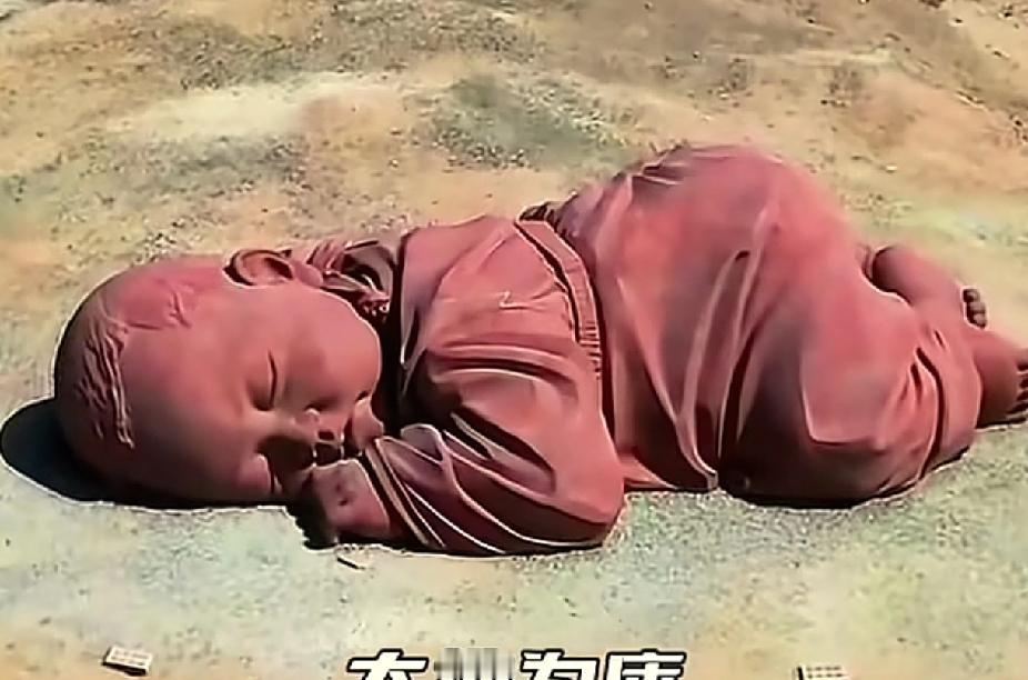 终于不用堵的慌了！西安街头那个孤独的人的“空洞娃娃”雕塑，总算是连根拔了。