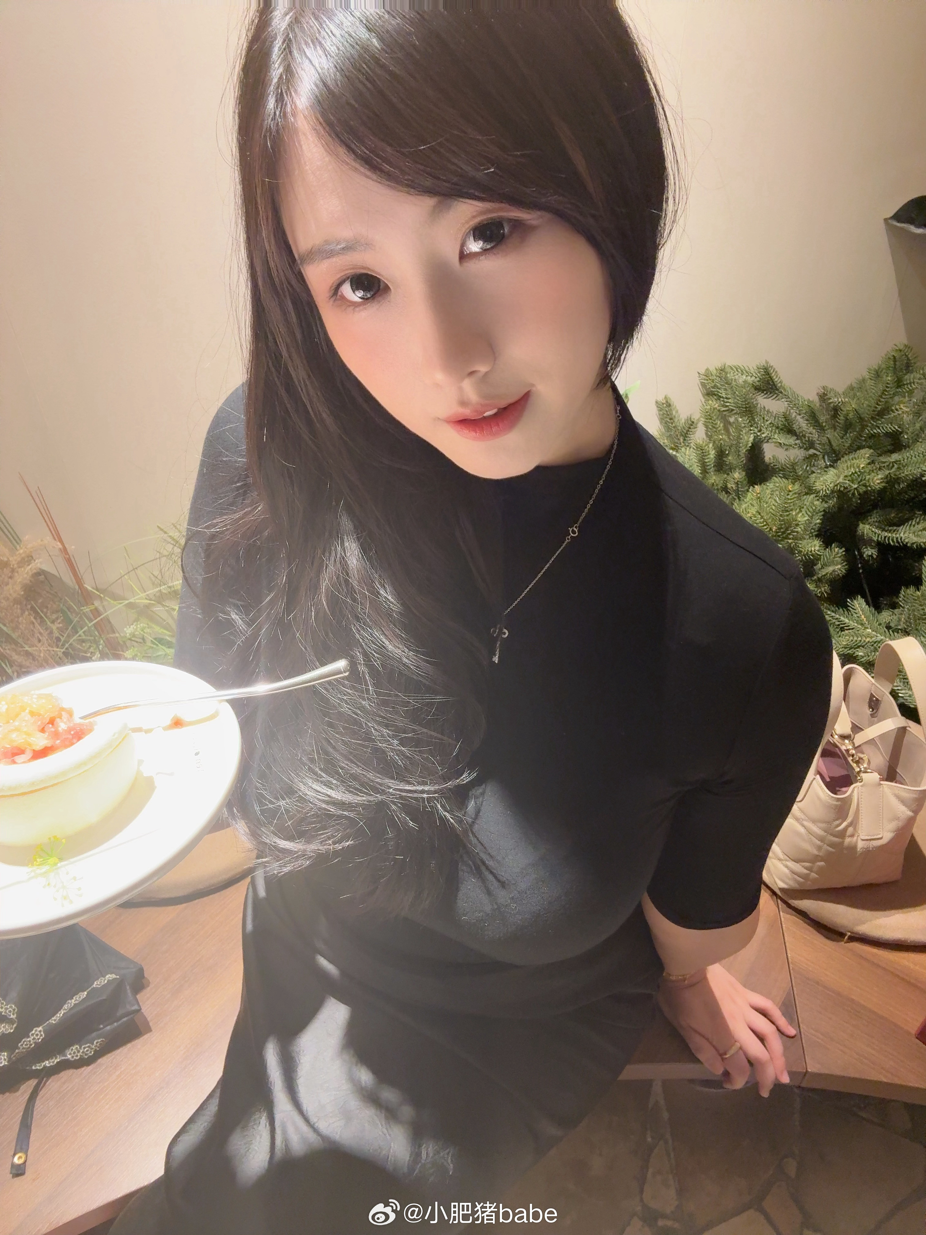 🖤​​​
