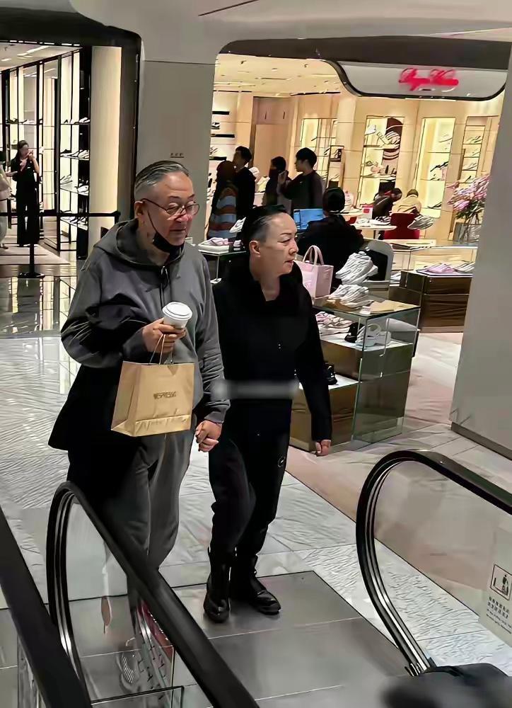 出门看见明星了