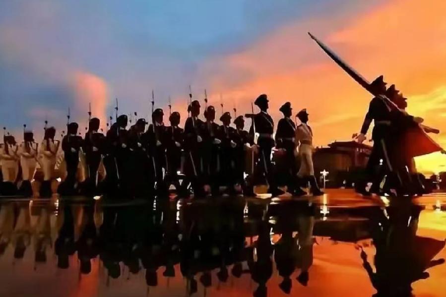 12月16日，彭博社发文:“美国长期鼓吹的中国崩溃论已被现实打脸，特朗普挑起的贸