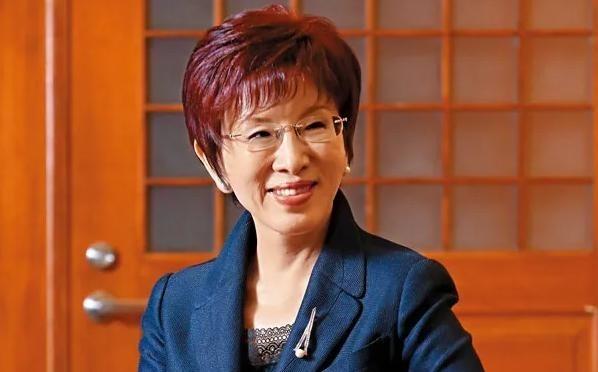 眼看郑丽文民调飙到66%，国民党那帮“大佬”，直接放手一搏要把郝龙斌这个民调仅5