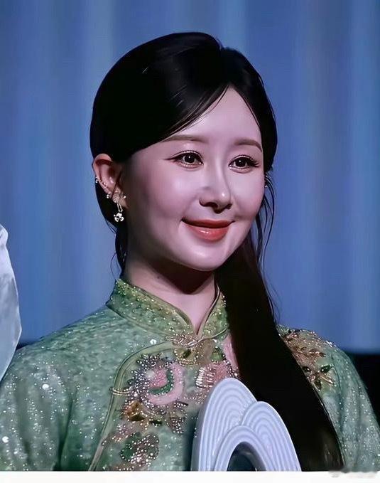 舒畅怎么变成这样了？不是印象里的那个傻妞了​​​