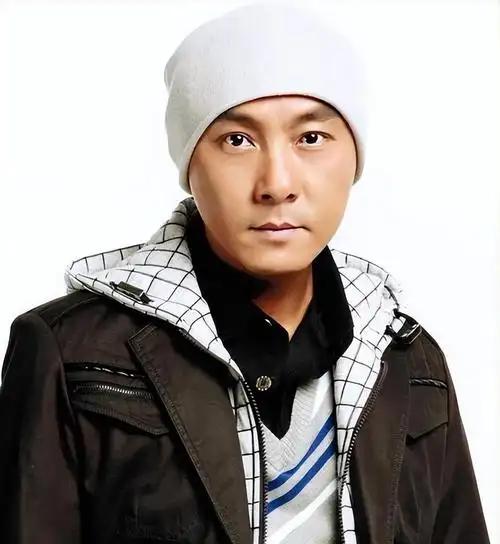 影视圈中，张卫健是怎么掉队的？真以为王伯昭是白打的吗？  2004年，谢霆