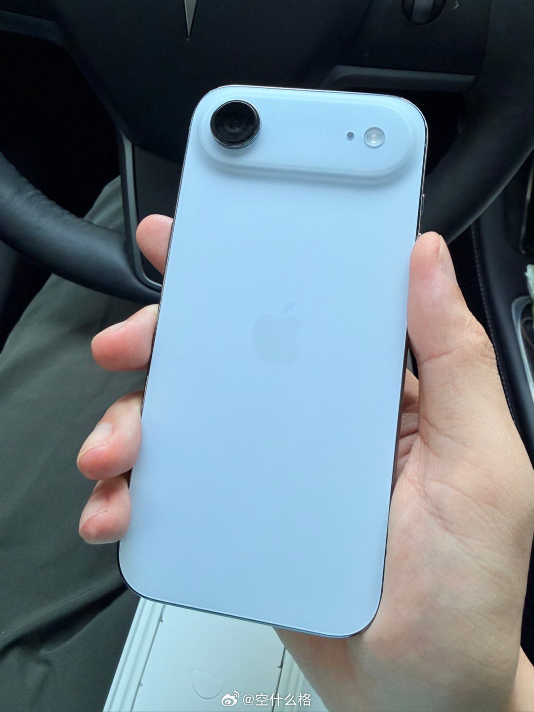 以旧换新的iPhoneAir用了一会儿，手感是真好。安卓主力机这玩意当备用