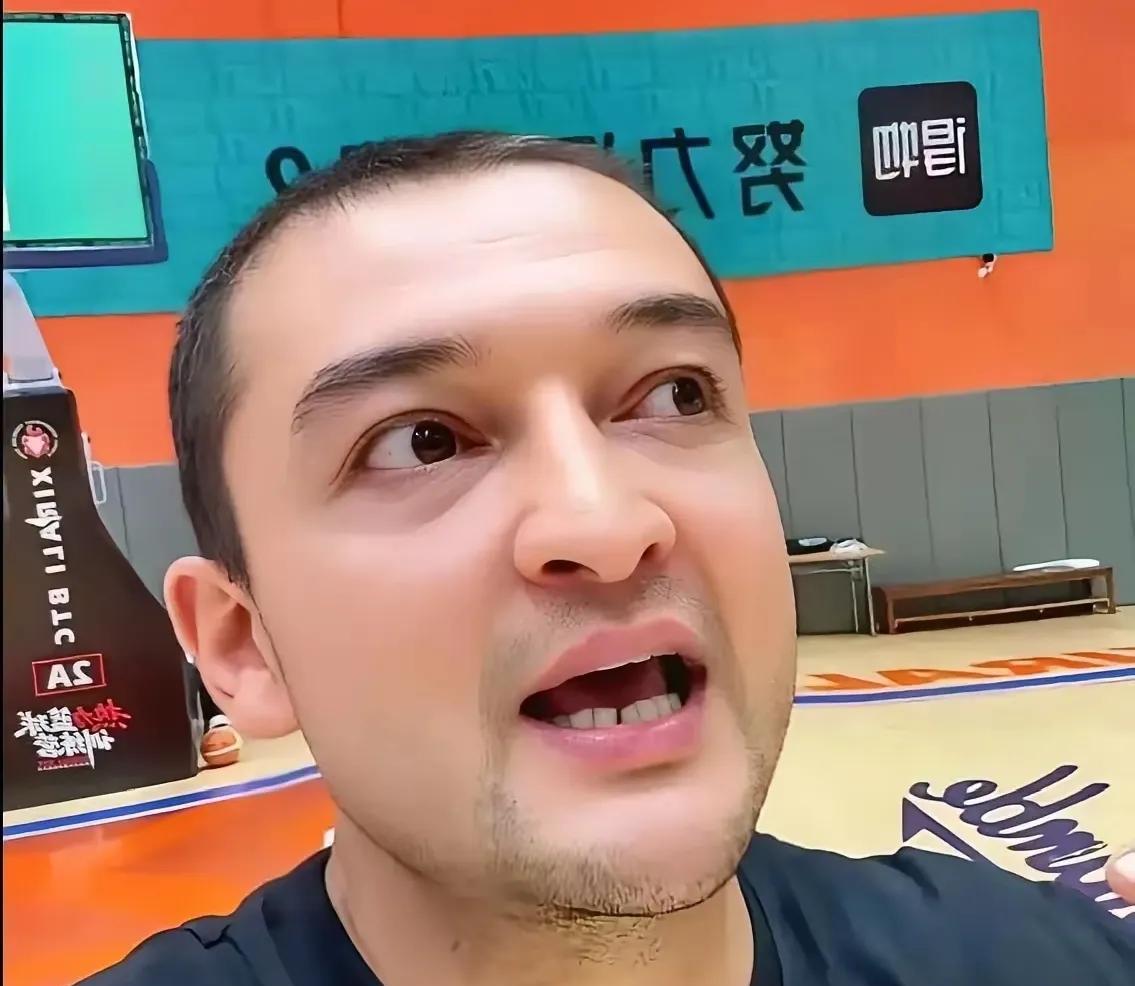 西热力江怒喷1句话！李梦到底欠了谁？训练场咬牙暴瘦十斤，亚洲杯名单仍挂零。西
