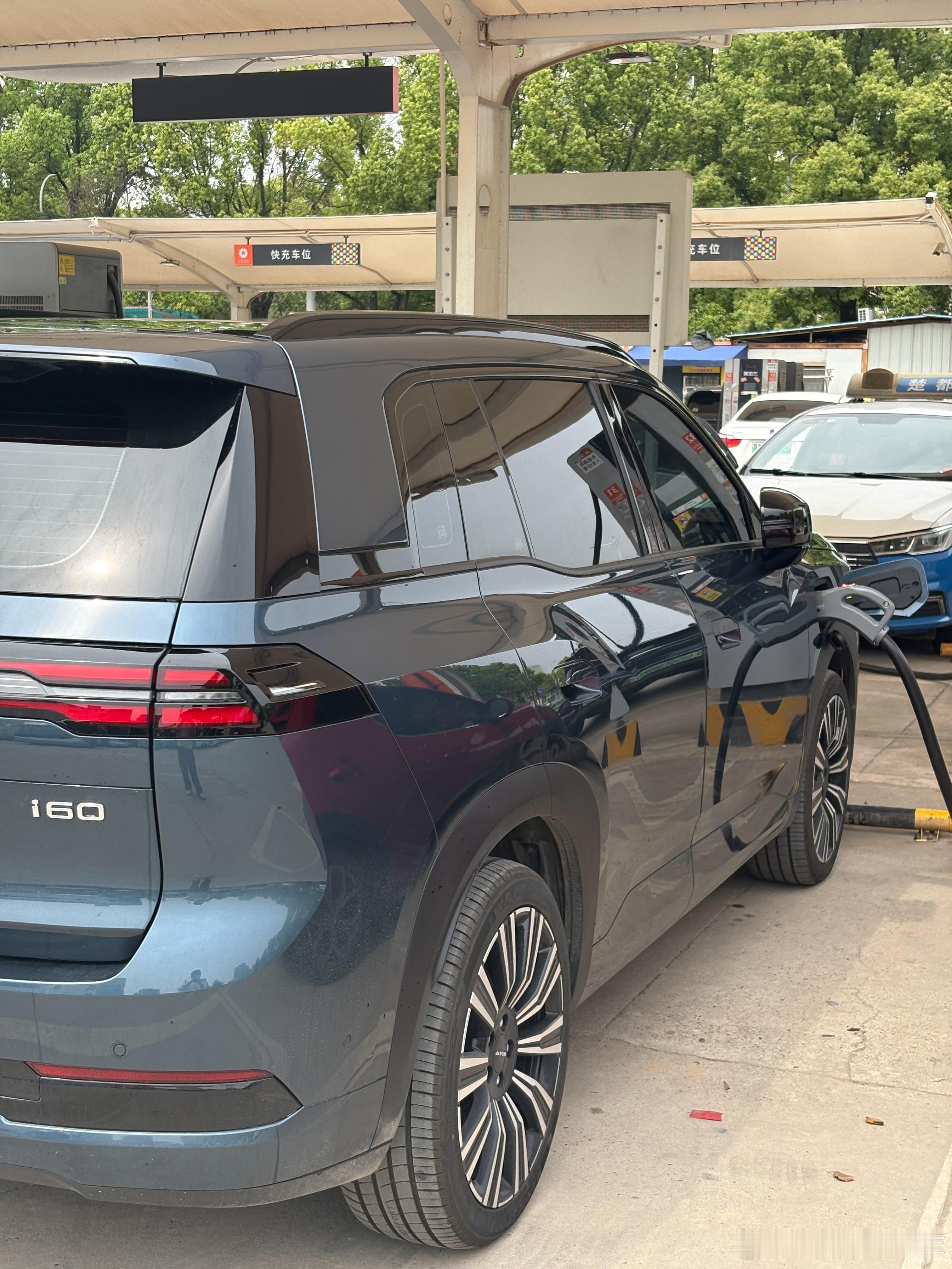 只要开上了电车谁能不想中午的时候来场拼好电呢武汉·神龙汽车有限公司