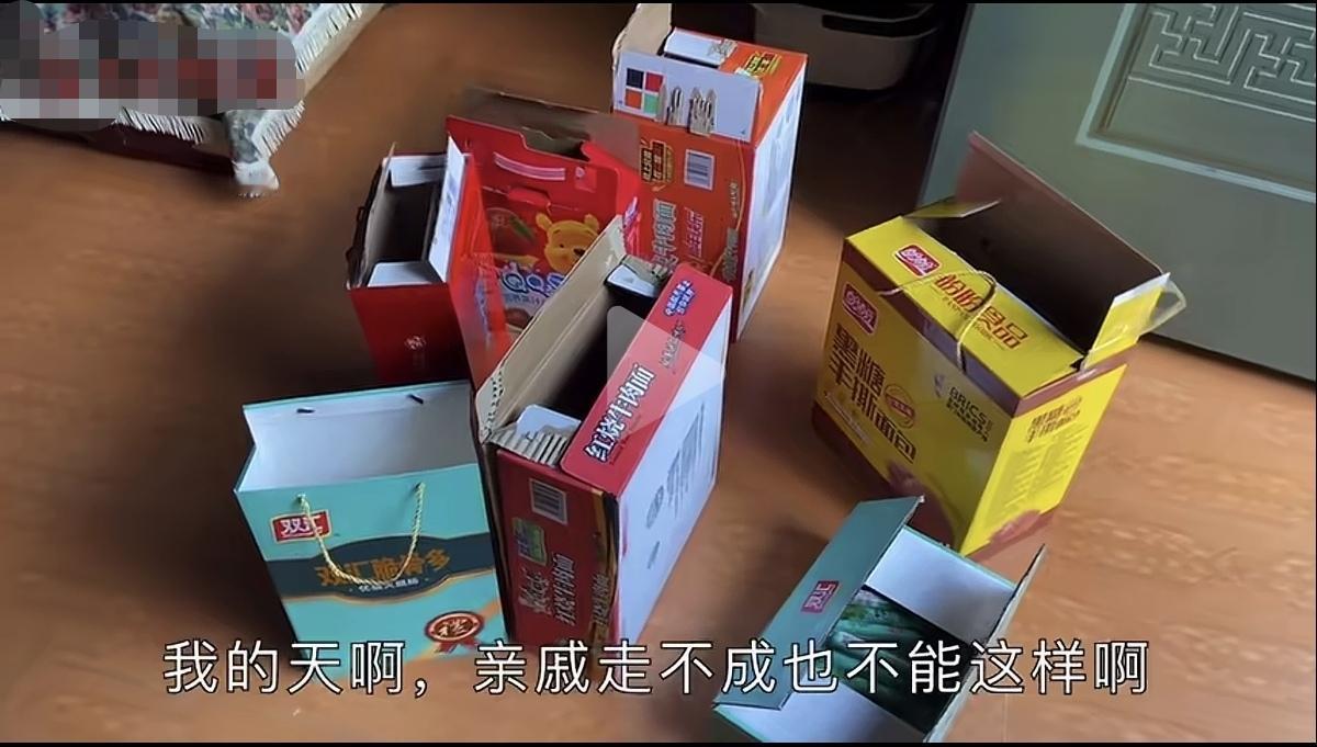 刷到一个抱怨家里囤积的礼品，被妻子吃了，导致走不了亲戚的视频。这位博主，看到所有