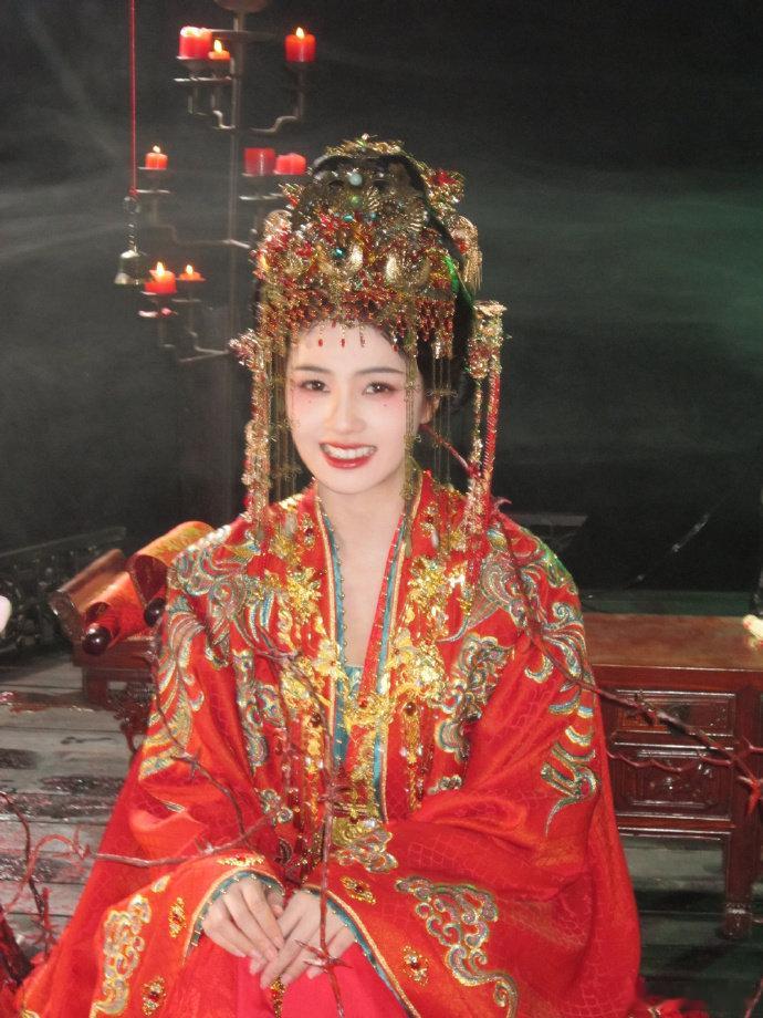 浙江卫视力挺白鹿唐宫奇案被浙江卫视力挺的排面狠狠戳中！白鹿演的李佩仪又飒又美，