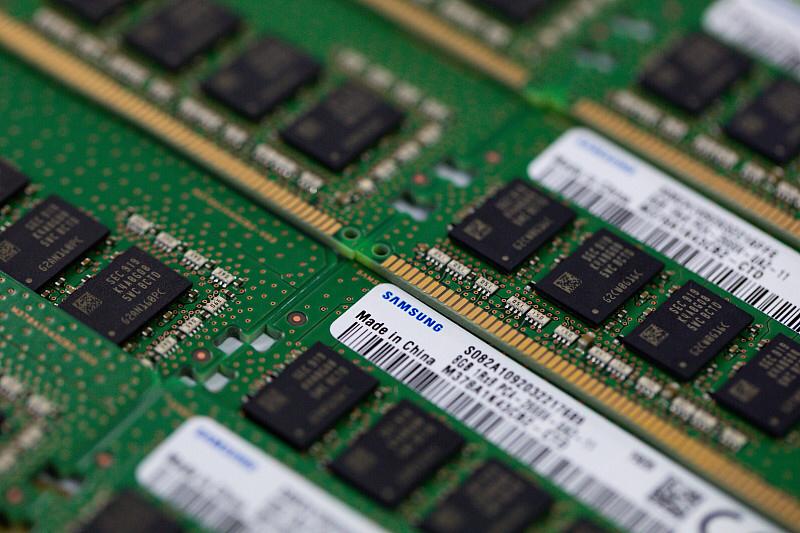 内存价格闪崩对整个硬件圈的影响比想象中复杂。2026年2月华强北DDR4的8G