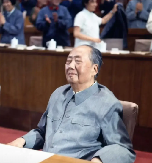 简单两件事，可以概括说明毛泽东时代的伟大：一、毛泽东时代中国的人口从1949