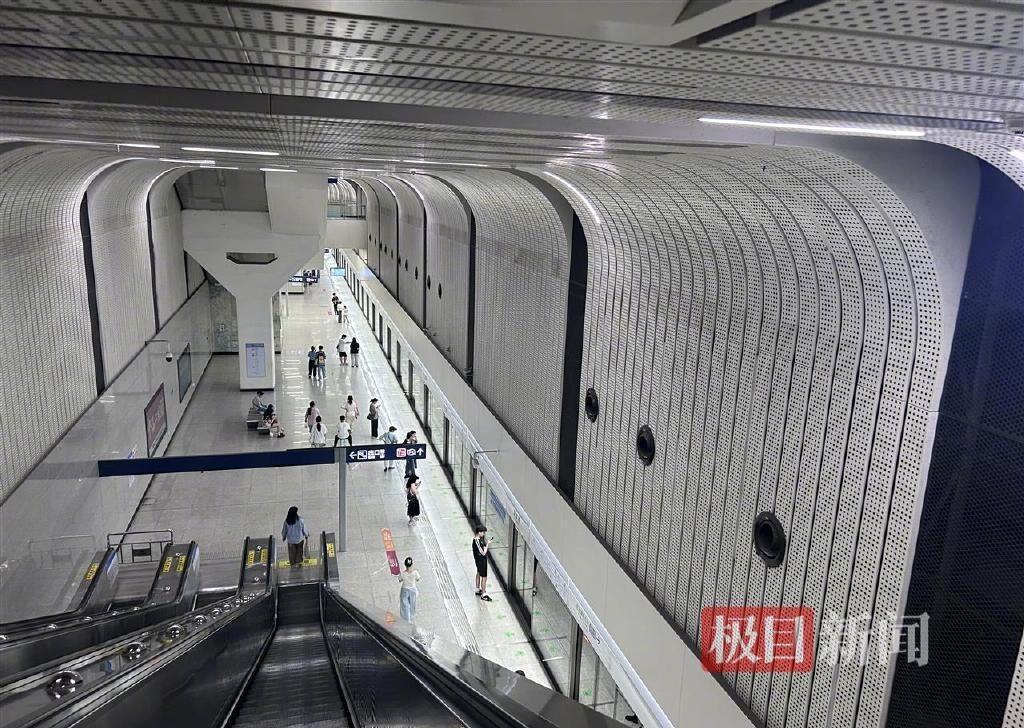 ​​极目新闻记者殷悦通讯员产启斗这个十一假期，多位外地游客在社交平台分享
