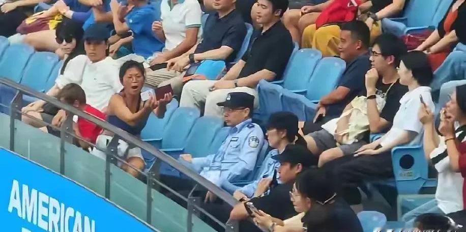 上海网球大师赛上，一位刚入籍瑞典的女士谢云，因为座位问题跟工作人员吵得不可开交。