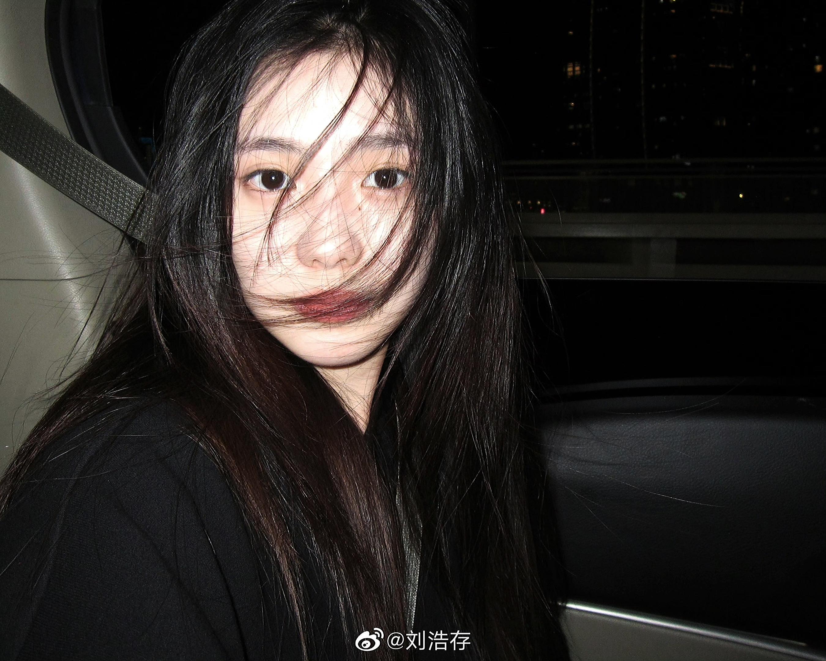 就这般望着你。