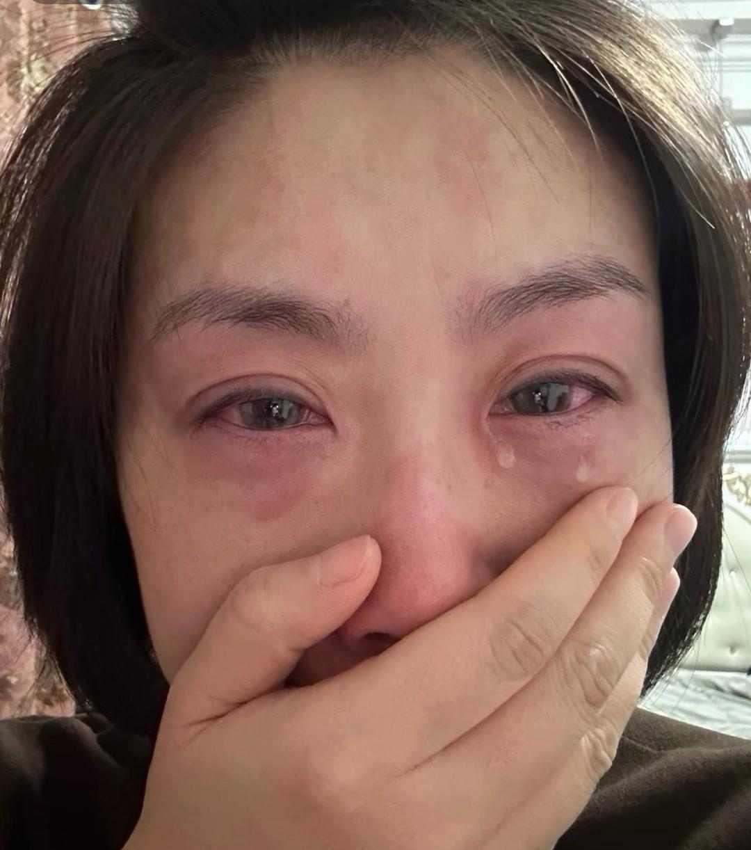 母女俩同住一屋里却没话说，冷战数月后，因为一个盲盒彻底爆发了！在北京有一个8