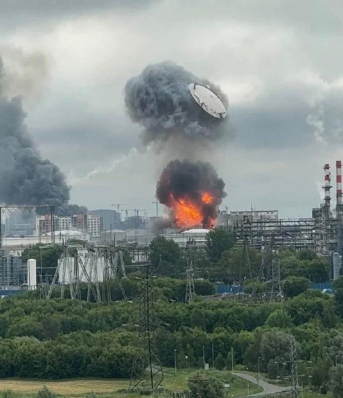 莫斯科周边已经乱成一锅粥了，到处都是扛着Manpads打无人机的军人。也顾不上什