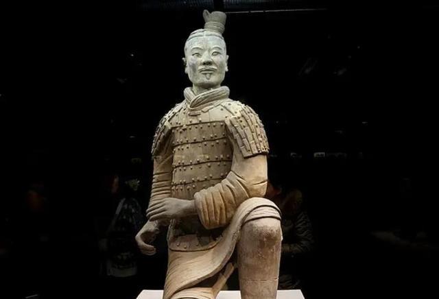 1994年，西安一架飞机起飞不到十分钟突然解体，160名乘员无一生还。紧接着人们