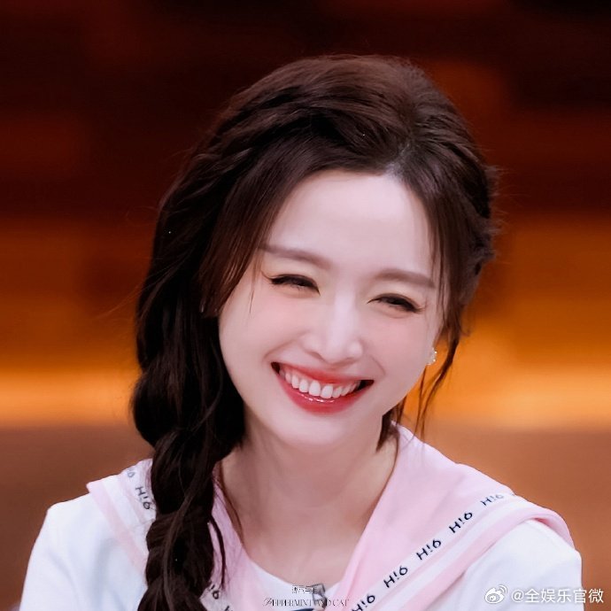 不愧是专业舞者，吴宣仪演绎信仰之跃气场全开，力量感满满，轻松拿捏舞台氛围感吴宣仪