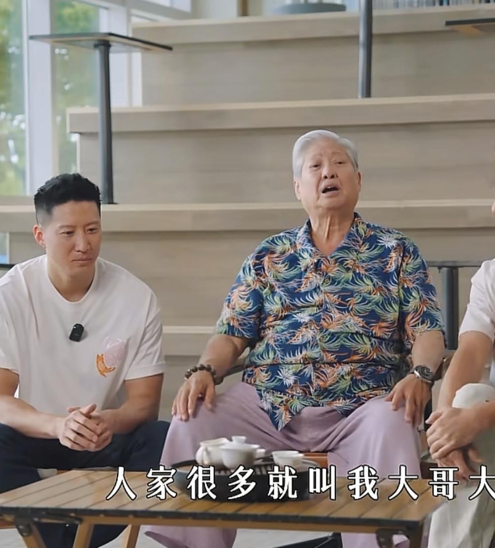 都说洪金宝的傲慢，让他输给了成龙，这简直是本世纪影坛最大的笑话。那个在片场指着