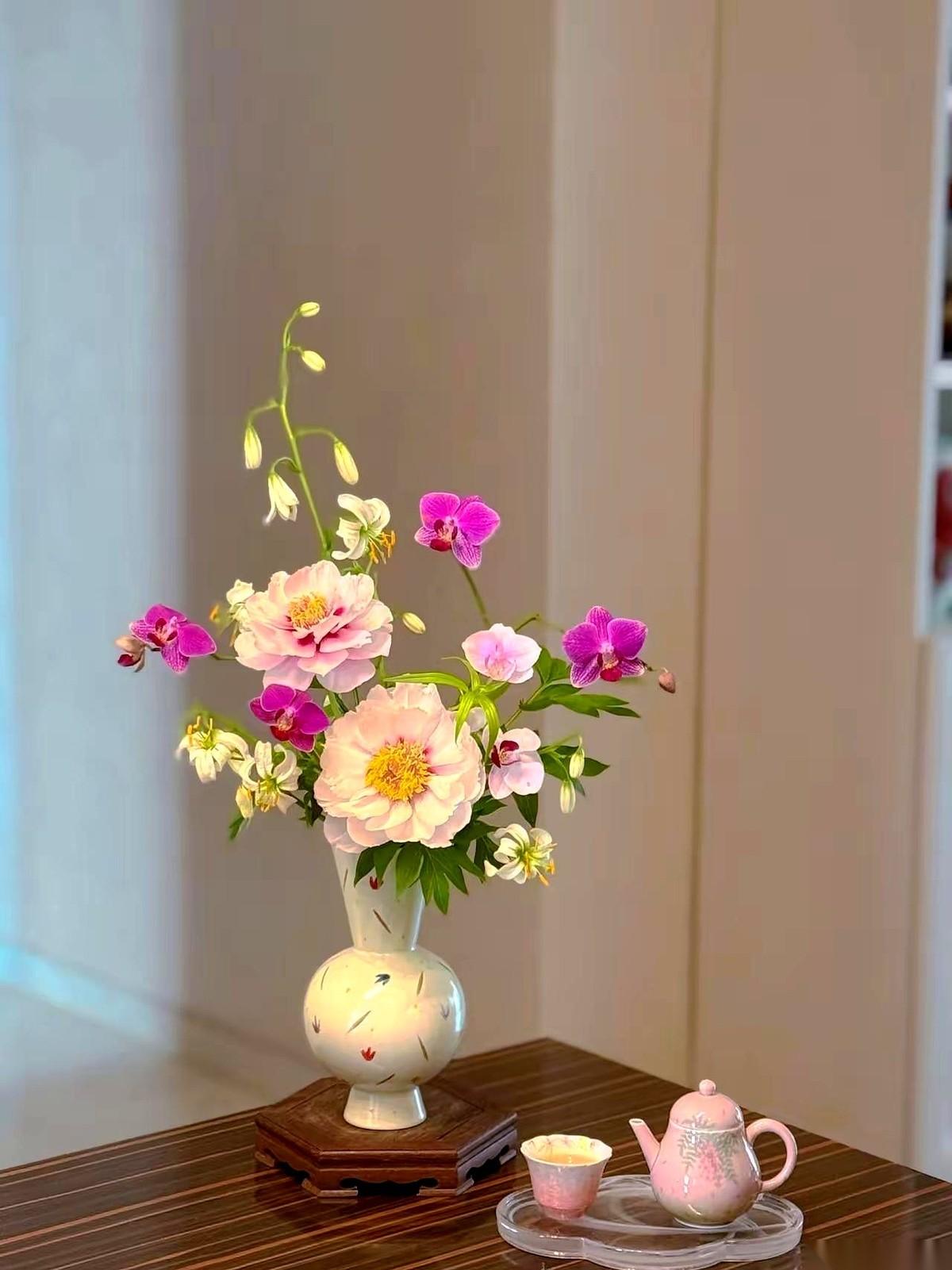 一个离了两次婚的朋友天天把“没花男人的钱就是被白嫖”挂在嘴边。她自己其实已经生