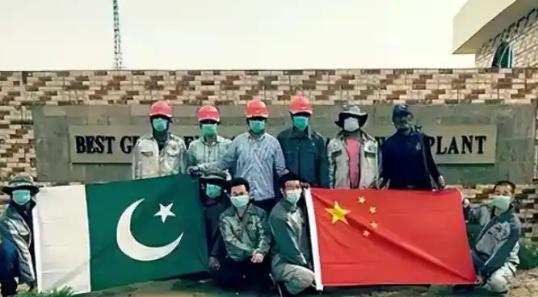 面对高达1257亿美元的沉重外债，特别是对华300多亿的巨额账单，巴基斯坦不再满