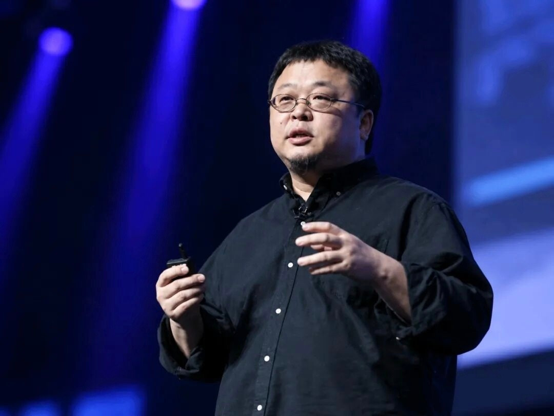 罗永浩在俞敏洪微博下留的那句“同问”，看似是随口一问，实则是把一场品控危机直接拉