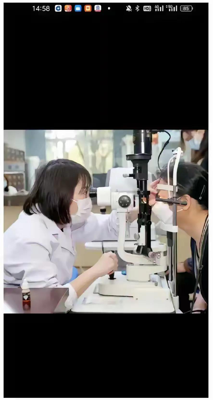 现在曾琦医生专家号秒空，年入四五十万，却有人死盯旧账喊打喊杀。培养这样一个医术精