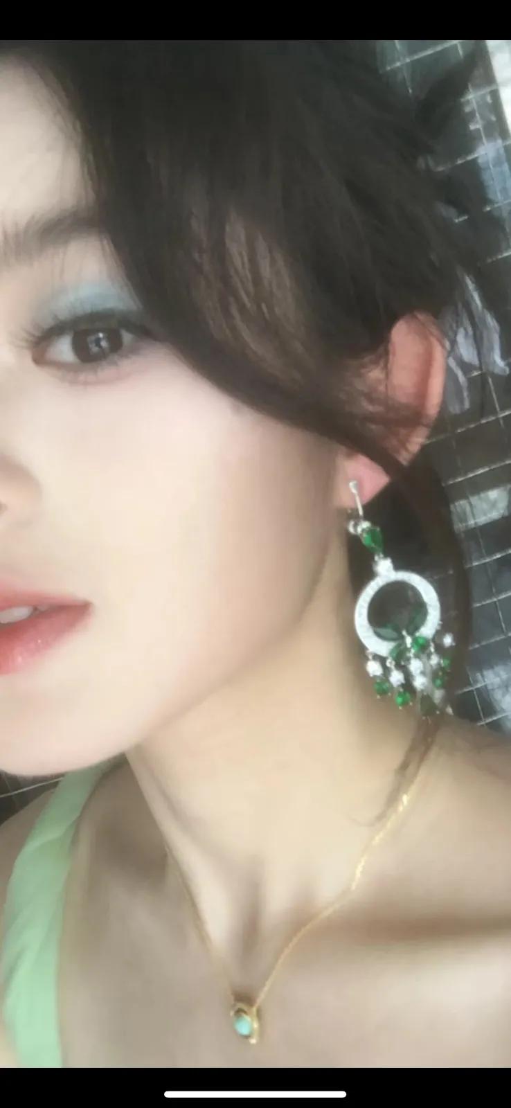 能不能放过这个18岁小姑娘，她才高三，还是学生。人家爸爸都说了耳环是假的，是戴