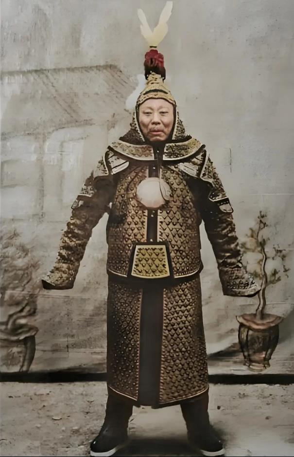 影楼甲2026年居然还有这样的清军棉甲影楼甲。铆钉，护心镜，袖子，一概都没有。感
