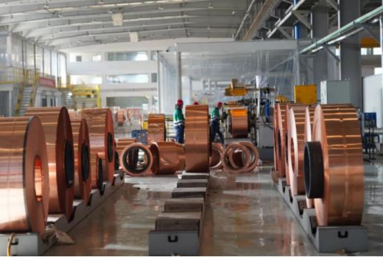 美国这次懵了，最近美国大量囤积了铜，把铜价炒上天去了，可美国万万没料到，中国根本