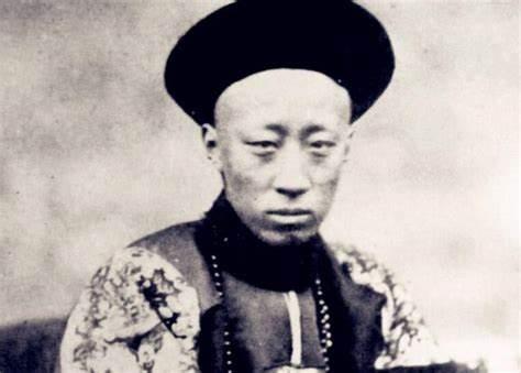 1861年，肃顺被押到宣武门菜市口行刑，没想到他坚决不跪，并怒斥慈禧是祸国殃民的