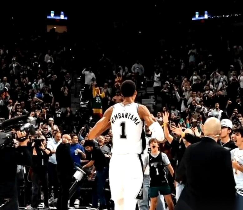 所有人都搞错了，防文班亚马这个怪物，根本不能用大中锋。你比他高？比他快？都没有