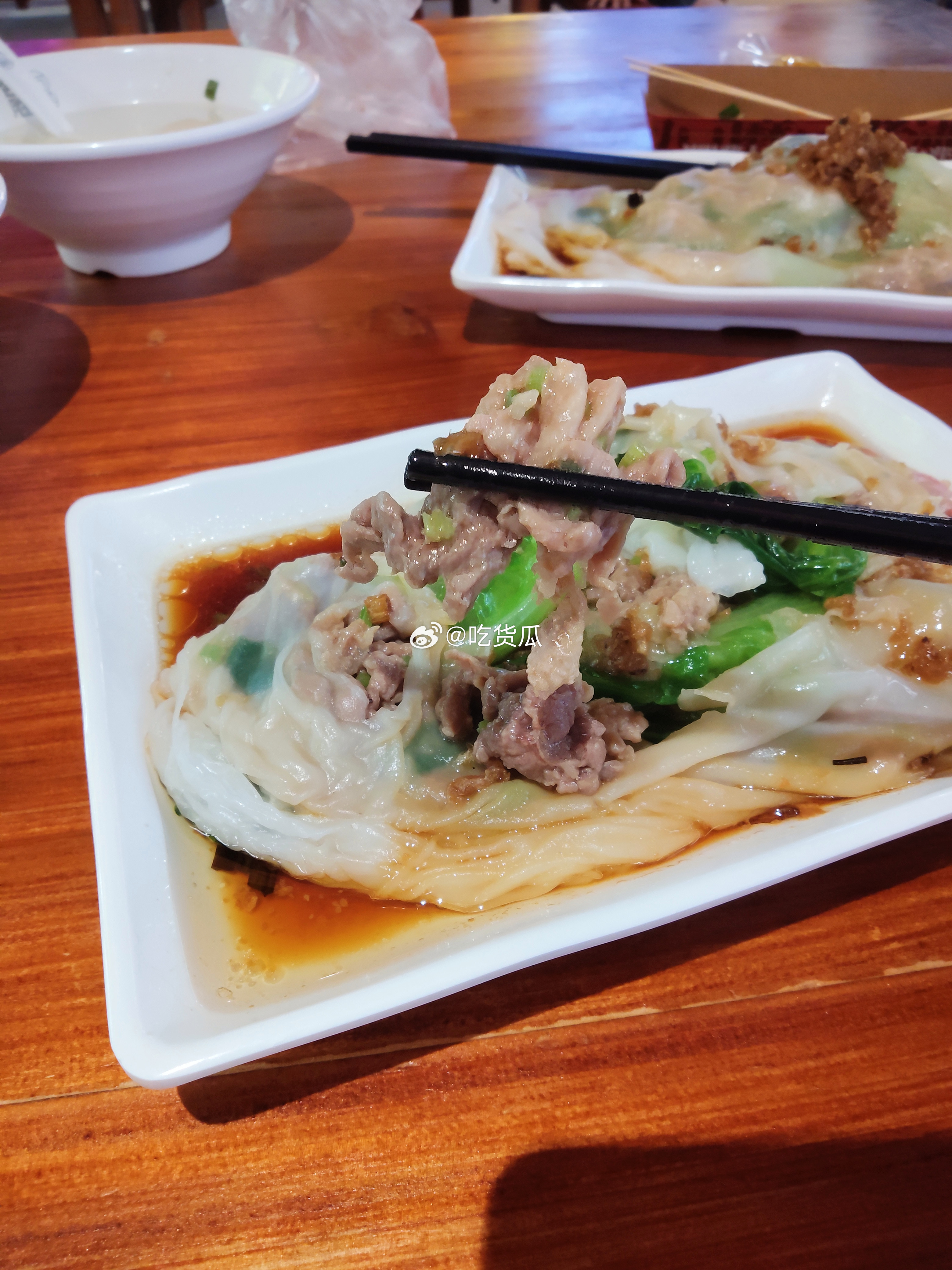 在群光汇负一层美食街吃的一条肠粉，这个绝对是有网友指路我才知道的，否则我这辈子绝