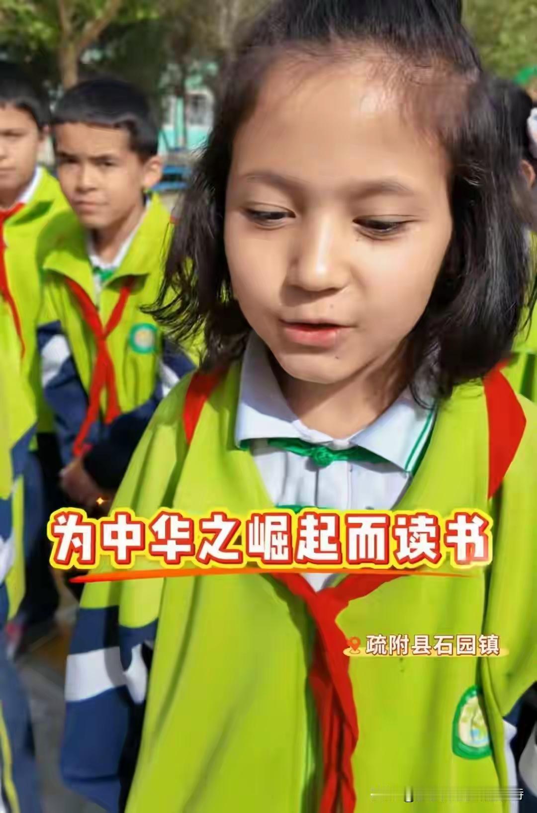 小女孩一句回答，看哭无数网友近日，一则采访内容冲上了热搜，小女孩的回答更是